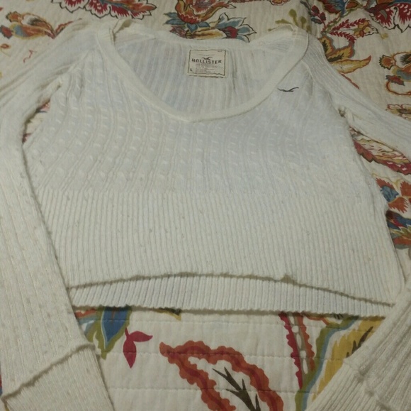 GENTLY USED, HOLLISTER SUMMER SWEATER! 😘 - Picture 2 of 5